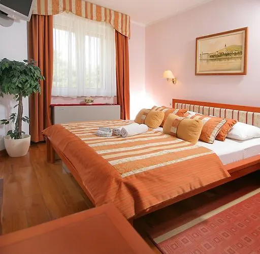 托里吉尔酒店 酒店 特罗吉尔