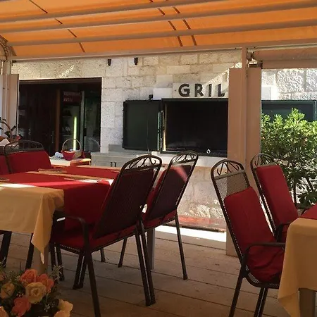 Hotel Trogir 3*