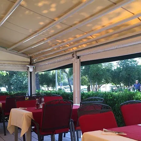 Hotel Trogir فندق 3*