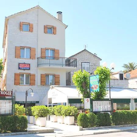 Hotel Trogir Трогір