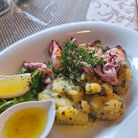 호텔 Hotel Trogir 트로기르