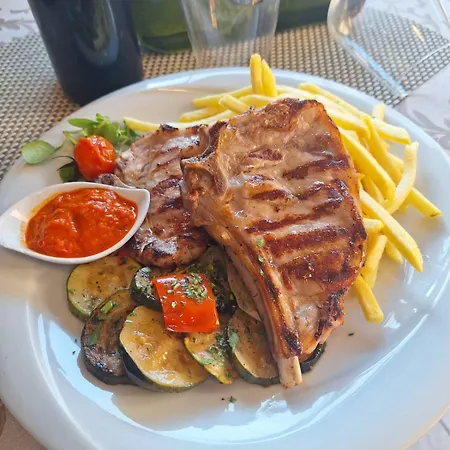 Hotel Trogir 호텔 3*