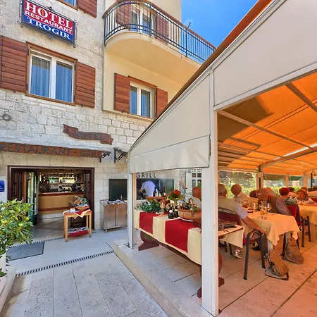 Hotel Trogir 호텔