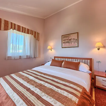 Hotel Trogir 3* 트로기르