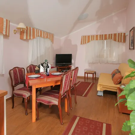 Hotel Trogir 호텔 트로기르