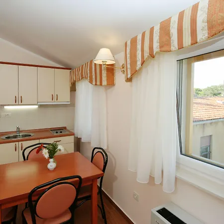 Hotel Trogir 호텔 3*