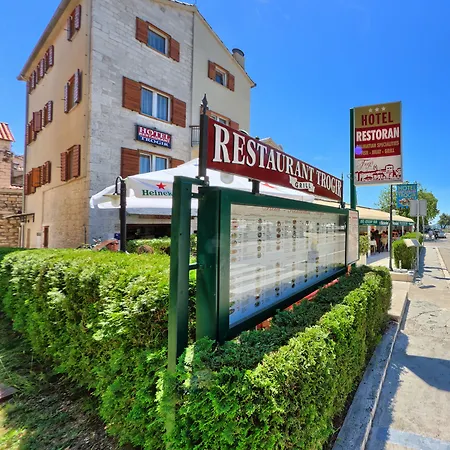 Hotel Trogir 호텔