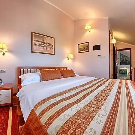 Hotel Trogir Otel