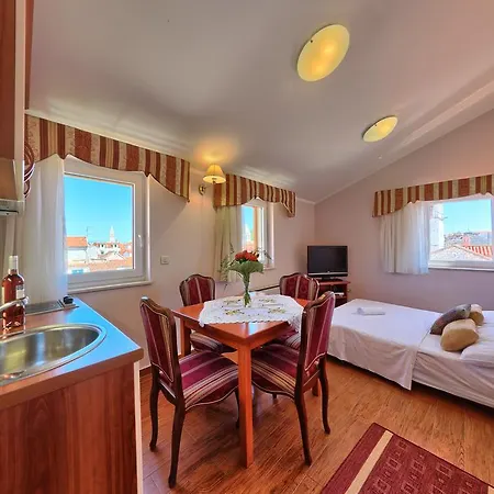 Готель Hotel Trogir 3*