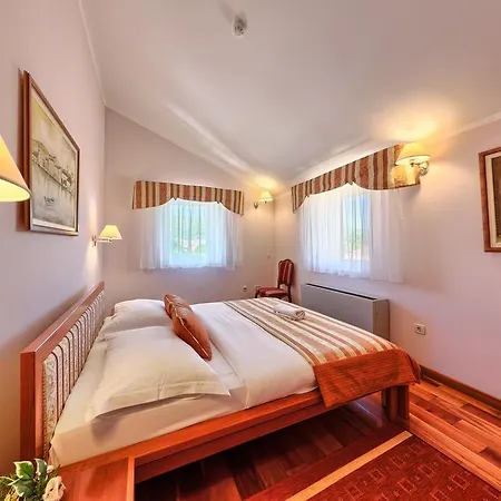 Hotel Trogir 호텔 트로기르