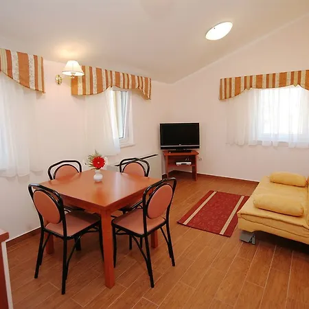 Hotel Trogir 3* تروغير