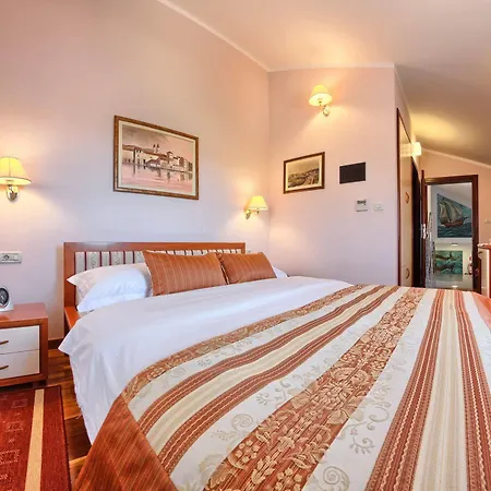 Готель Hotel Trogir 3*