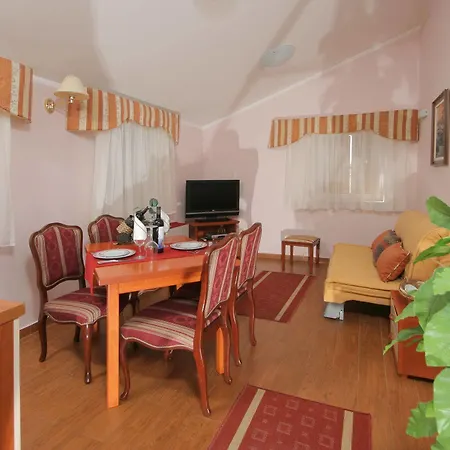 Hotel Trogir Готель 3*