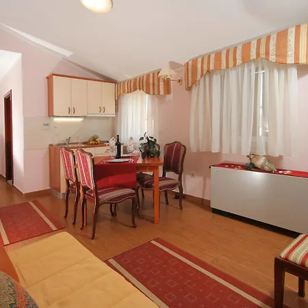 Hotel Trogir Трогір