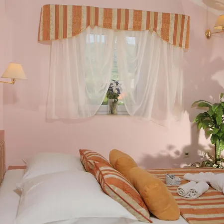 Hotel Trogir 3* Трогір