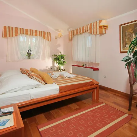 Hotel Trogir 3* Трогір