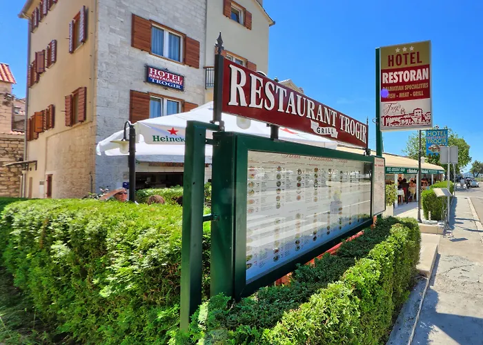 Hotel Trogir Otel